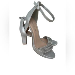 New Andiamo Aflynn Silver rhinestone platform ankle strap sandals block heel